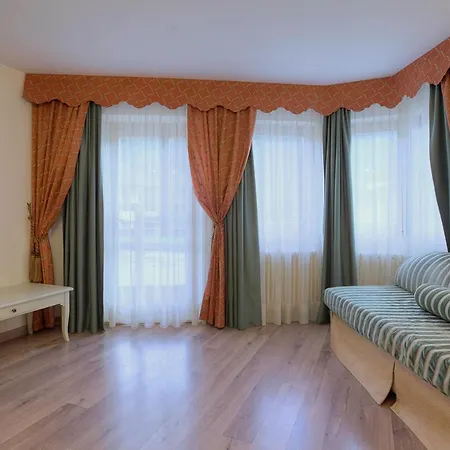 Ciasa La Ro Aparthotel